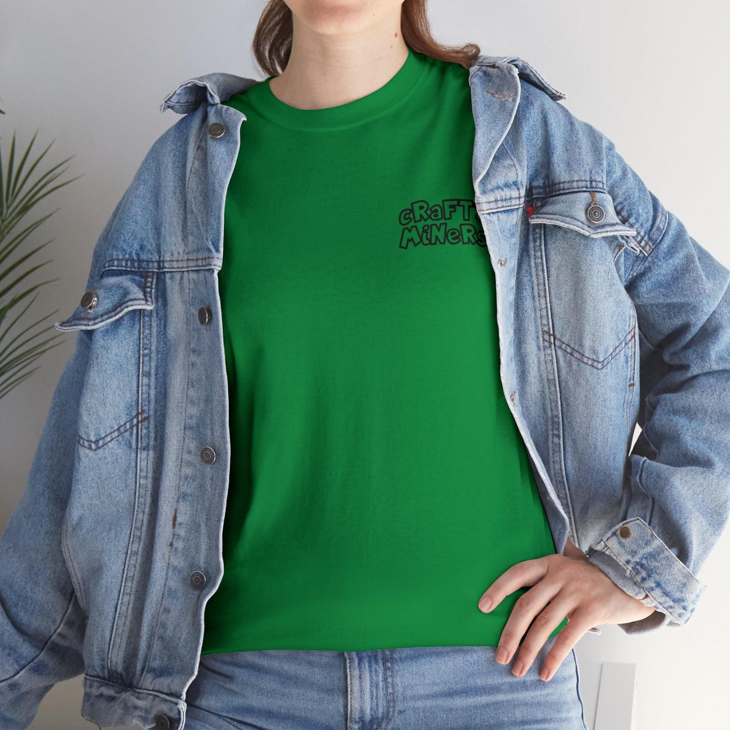 Crafty Miners Camiseta de algodón pesado unisex con logotipo de texto pequeño en la espalda